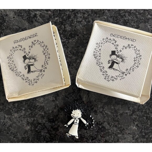 Bridesmaid & Ringbearer Wedding Pins & Keyring Set Vintage - Picture 2 of 15